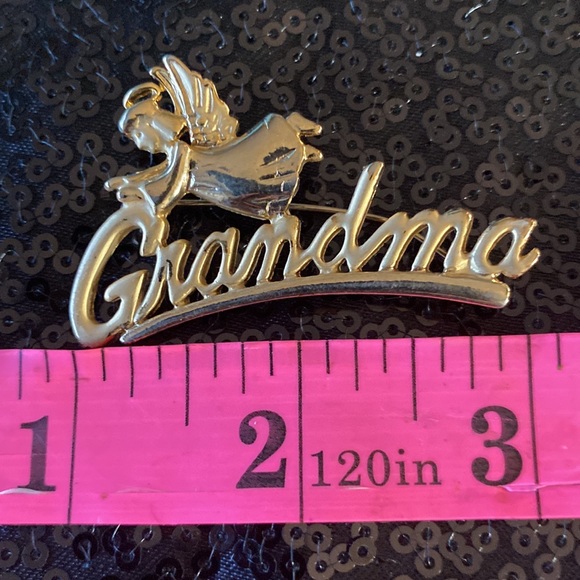 Pin & brioche Grandma gold in metal. Good condition. - Picture 3 of 5